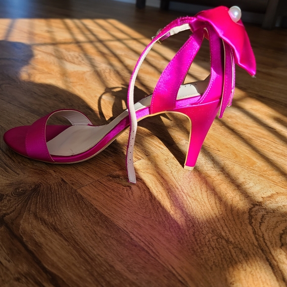 KELLY & KATIE - Picture 3 of 8